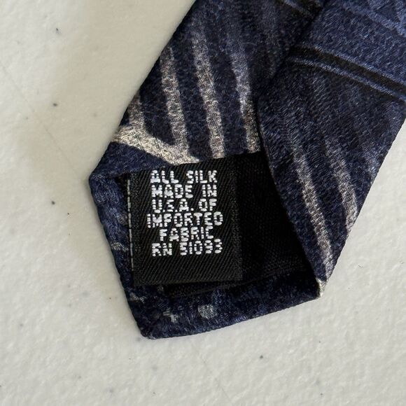 Men's All Silk 3-3/4" x 58" Neck Tie Blue & White by Croft & Barrow - Picture 4 of 4